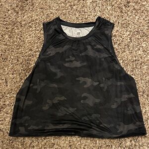 Born primitive Small camo cropped muscle tank